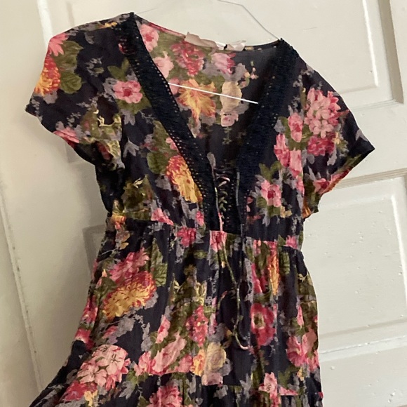 H&M Empress Dress // Floral Lace-Up Dress - Picture 5 of 10